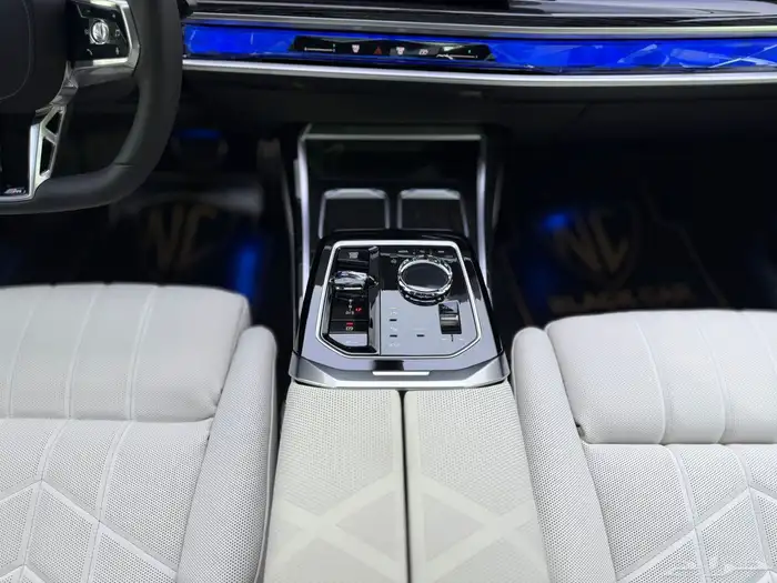 بي ام 735i اسود 8