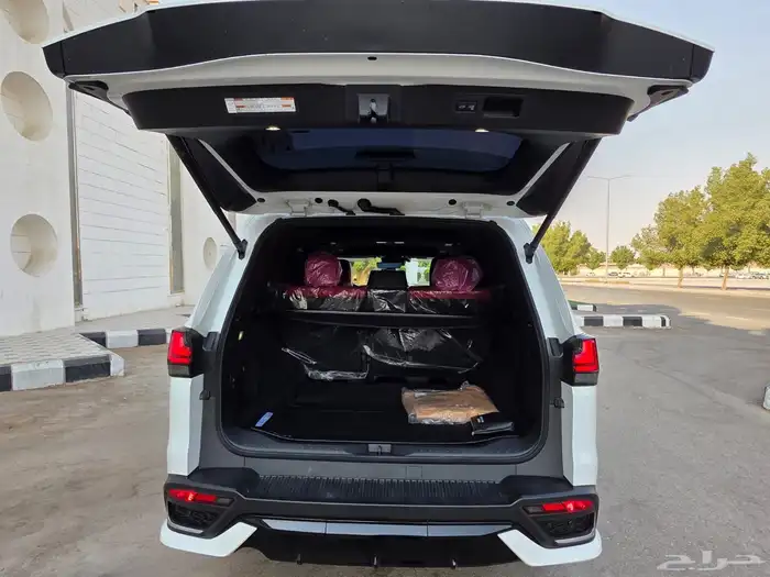 لكزس 2025 LX600 وكالة 8