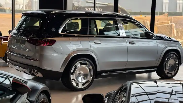 Mercedes Benz GLS600 Maybach 2025 1