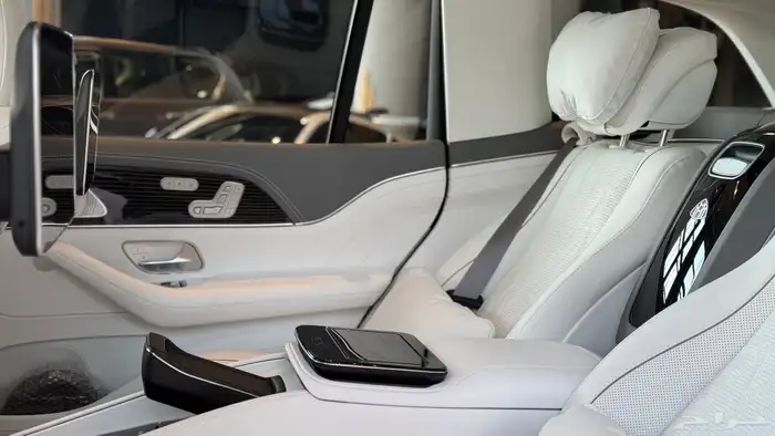 Mercedes Benz GLS600 Maybach 2025 12