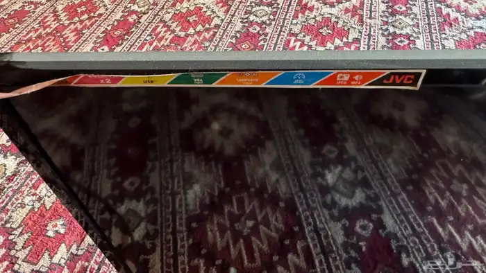 طاولة مع 2 شاشه 8