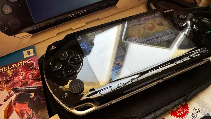 جهاز سوني PSP 1000 (نادر ) أصلي بكرتونه مع 20 شريط أصلي 1