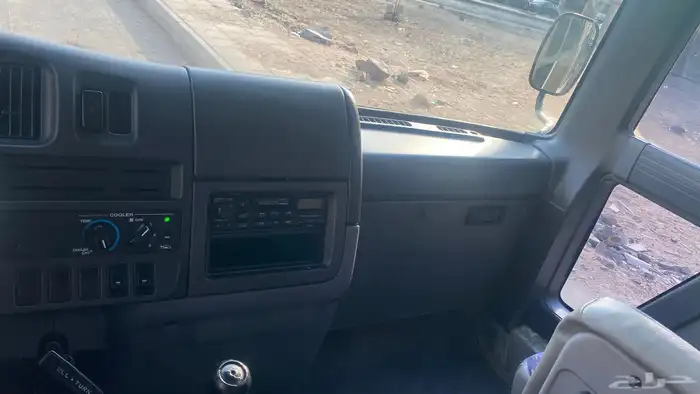 باص نيسان سليفان 5