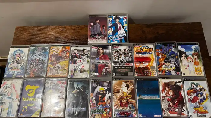 جهاز سوني PSP 1000 (نادر ) أصلي بكرتونه مع 20 شريط أصلي 12