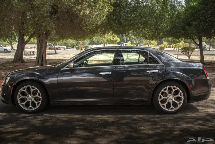 كرايزلر 2017 executive 300C مالك واحد وممشى قليل 1