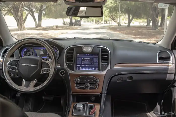 كرايزلر 2017 executive 300C مالك واحد وممشى قليل 11