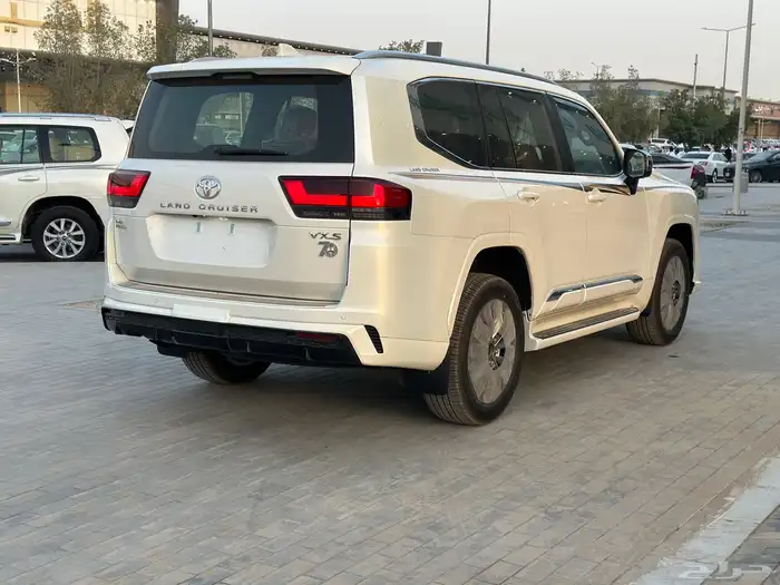 تويوتا لاندكروزر الموديل2025 فل كامل وارد الكويتVX.S 4