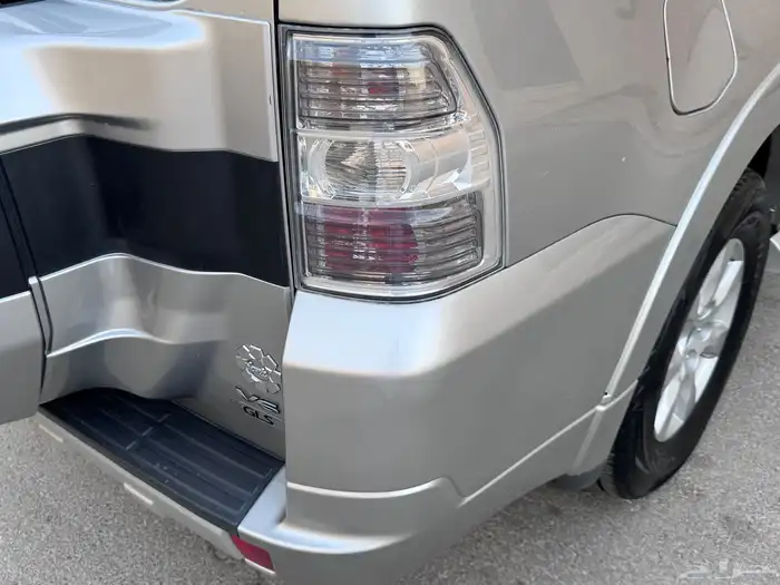 مستبيشي باجيرو GLS 2020 سلفر 12