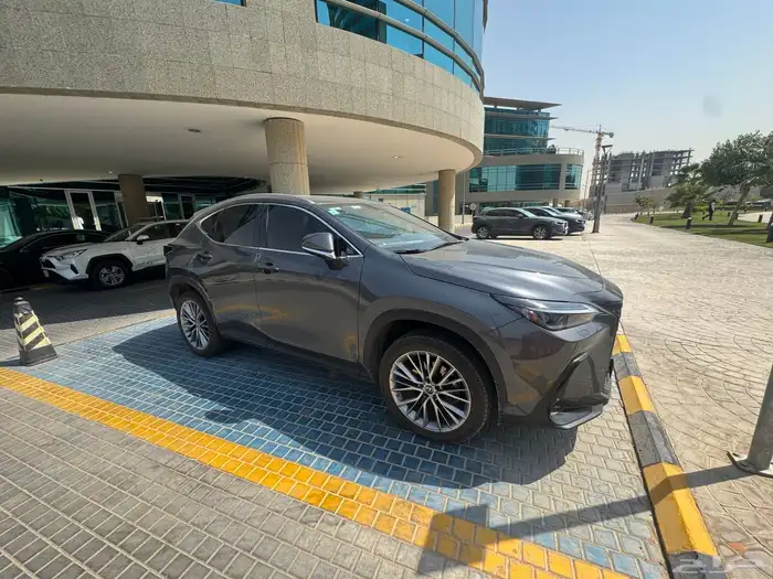 لكزس NX 350 هايبرد رمادي مع داخلية حمراء 2023استيراد امريكي 0