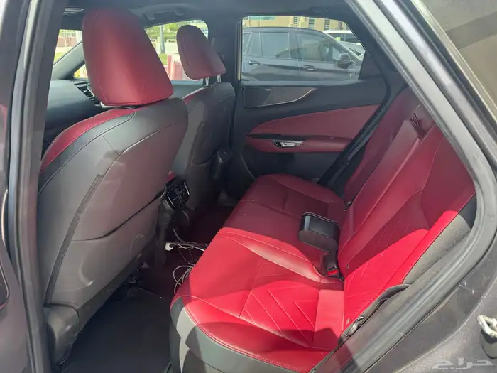 لكزس NX 350 هايبرد رمادي مع داخلية حمراء 2023استيراد امريكي 3