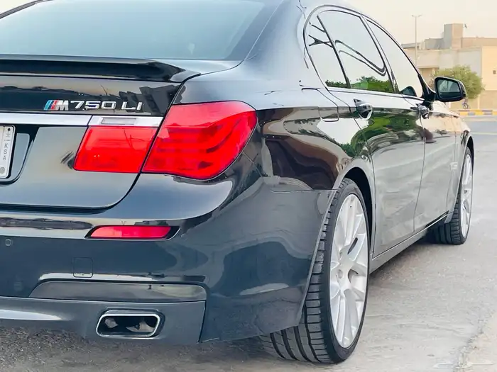 BMW 750li Msport موديل 2012 قمة في النظافة 5