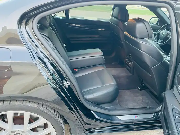 BMW 750li Msport موديل 2012 قمة في النظافة 9