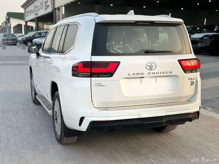 تويوتا لاندكروزر الموديل2025 فل كامل وارد الكويتVX.S 5