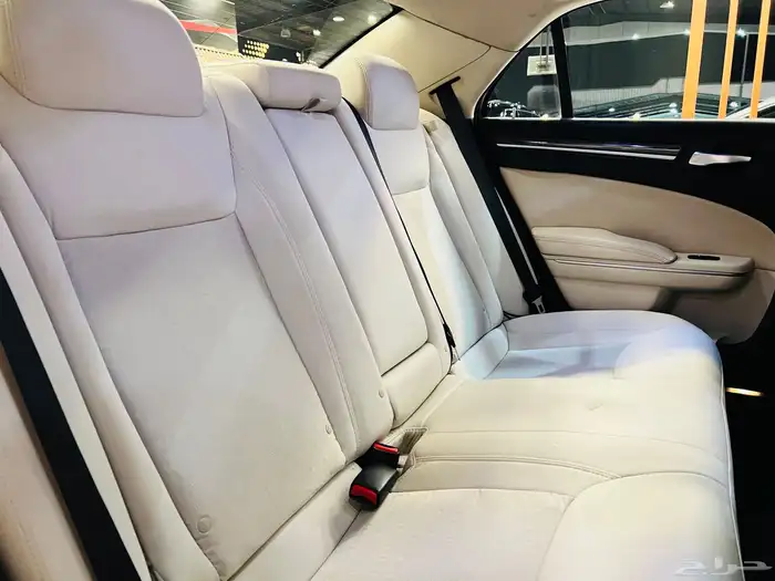 كرايزلر 2019 C300 V8 (( بحاله ممتازه )) 11
