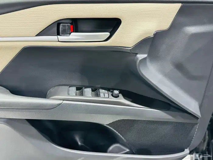 كامري ستاندر طيس بريمي 2025 ابيض نظام 50-50 6