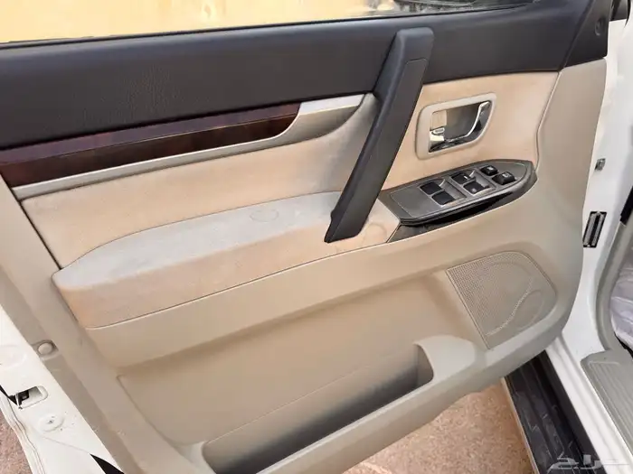 متسبيشي باجيرو 2016 بحالة ممتازة 8