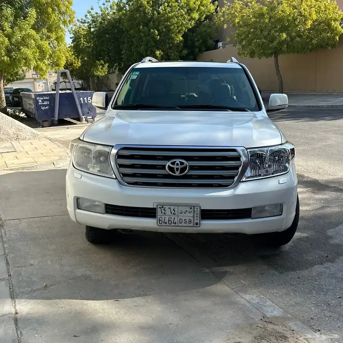 لاندكروزر 2011 vxr مالك واحد 1
