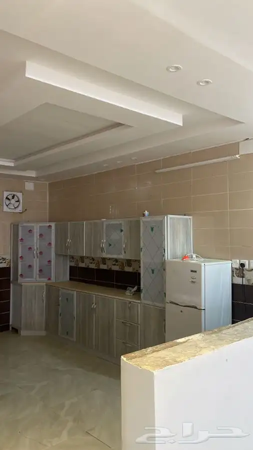 استراحة للإيجار عقد سنوي شهري يومي قريبه من الخط السريع 1