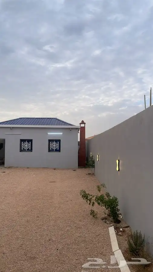 استراحة للإيجار عقد سنوي شهري يومي قريبه من الخط السريع 9