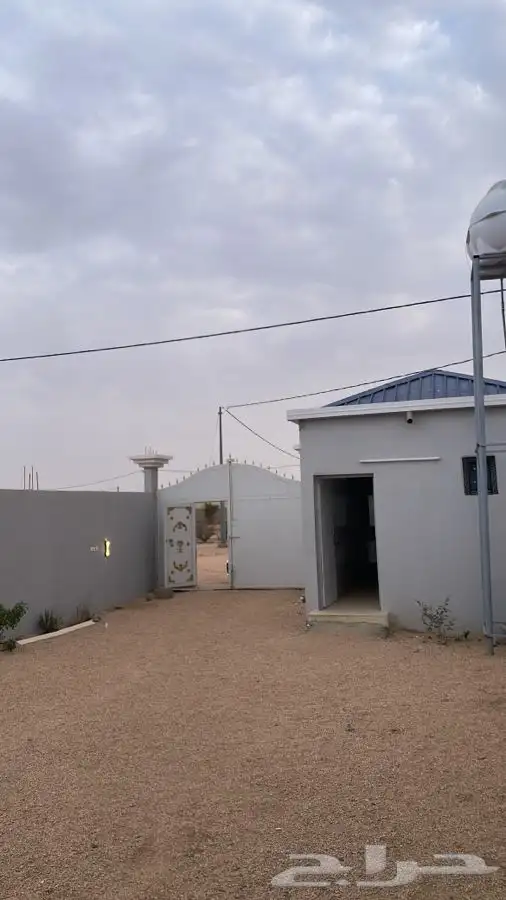 استراحة للإيجار عقد سنوي شهري يومي قريبه من الخط السريع 10