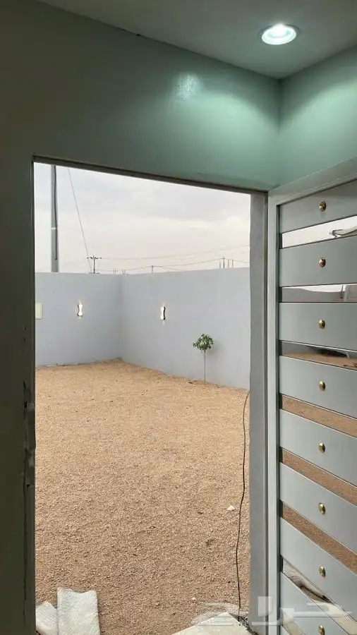 استراحة للإيجار عقد سنوي شهري يومي قريبه من الخط السريع 5