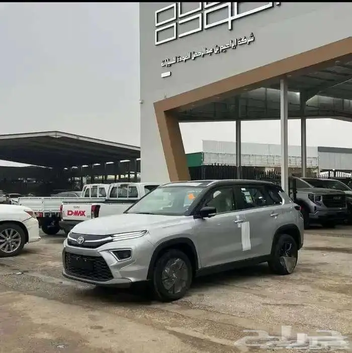 تويوتا أوربان كروزر فل كامل فضي سقف اسود 0