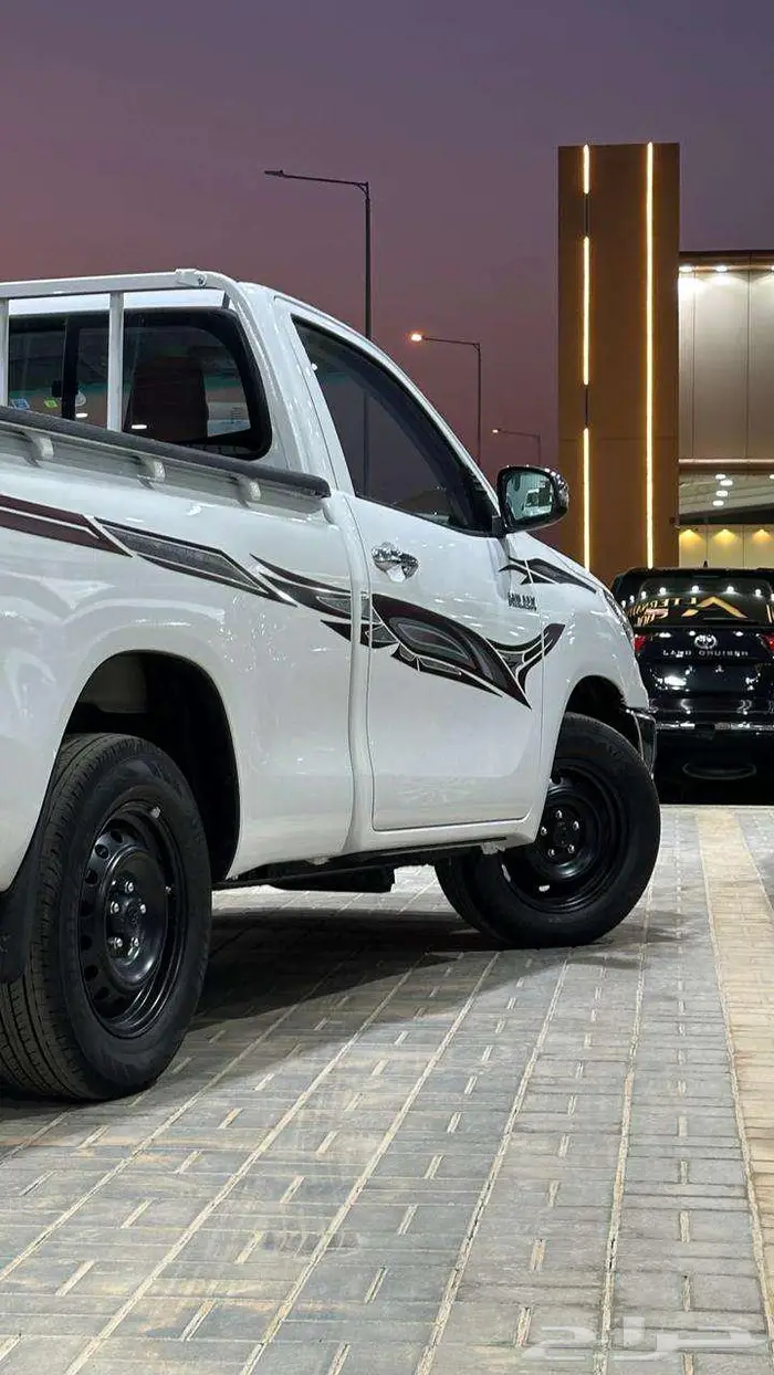 تويوتا هايلكس غمارة GLX بنزين 2025 5