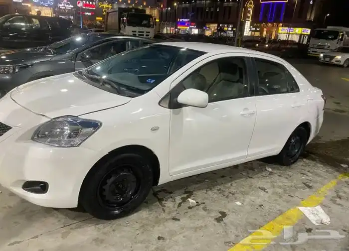 ياريس للبيع موديل 2011 تماتيك 1