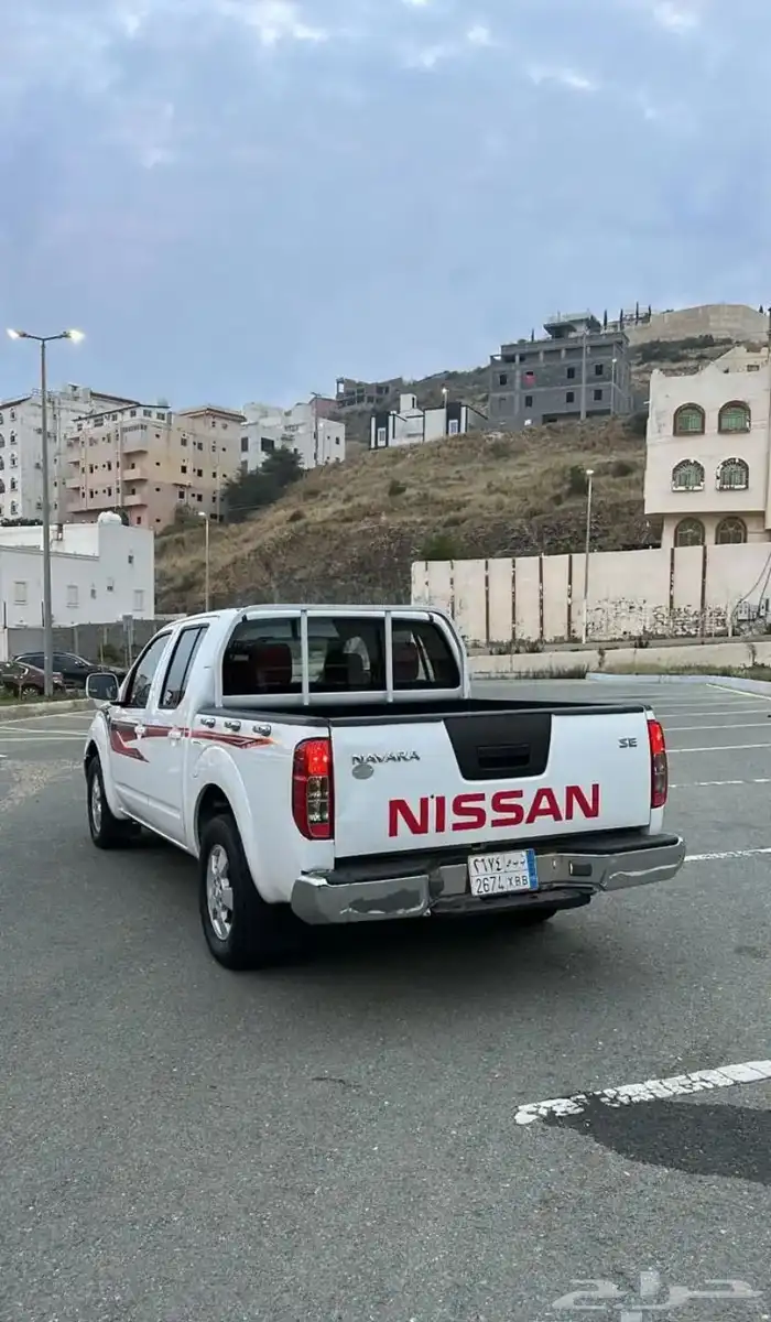 نيسان نافارا 1