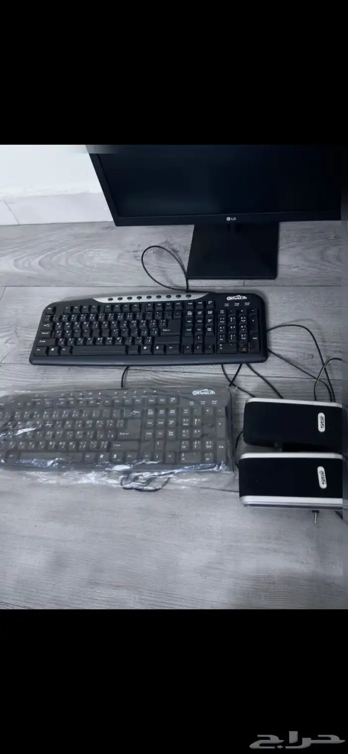 شاشه حاسب وكيبورد وسماعات وماوس 1