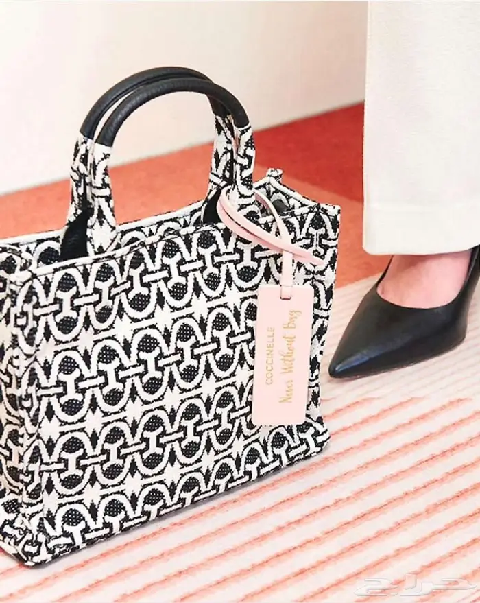 للبيع 500 ريال شنطة ماركة Coccinelle استعمال نظيف 3