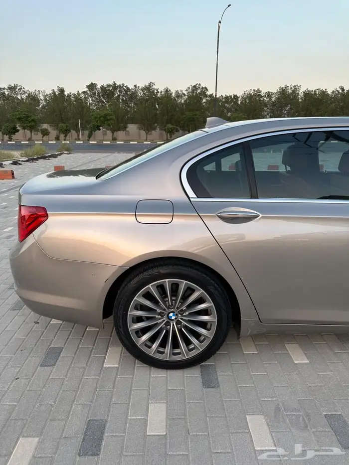 بي ام دبليو 730Li 2010 9