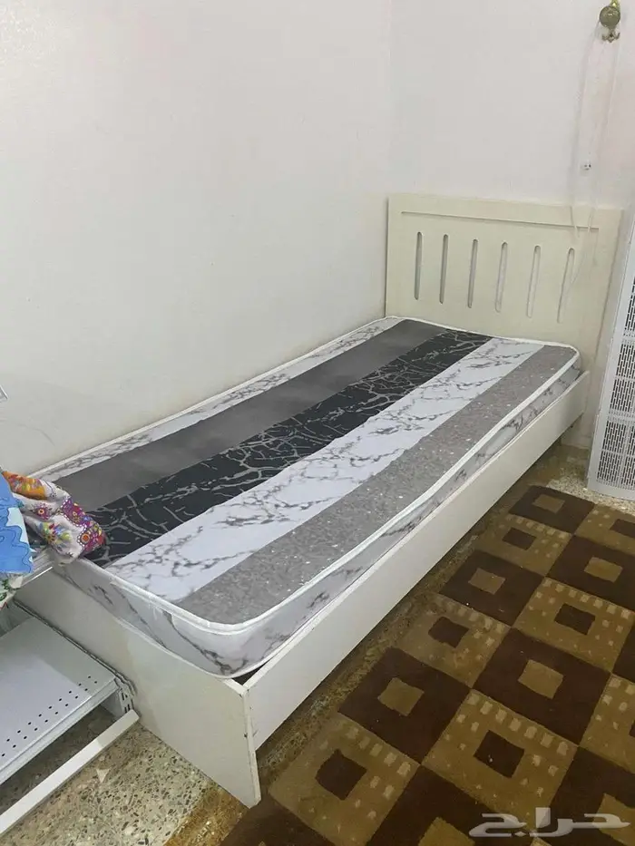 اغراض متنوعه للبيع في تيماء 1