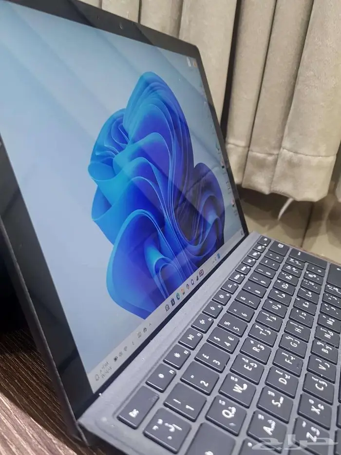للبيع سيرفس برو 7 مستعمل لون اسودsurface2 6