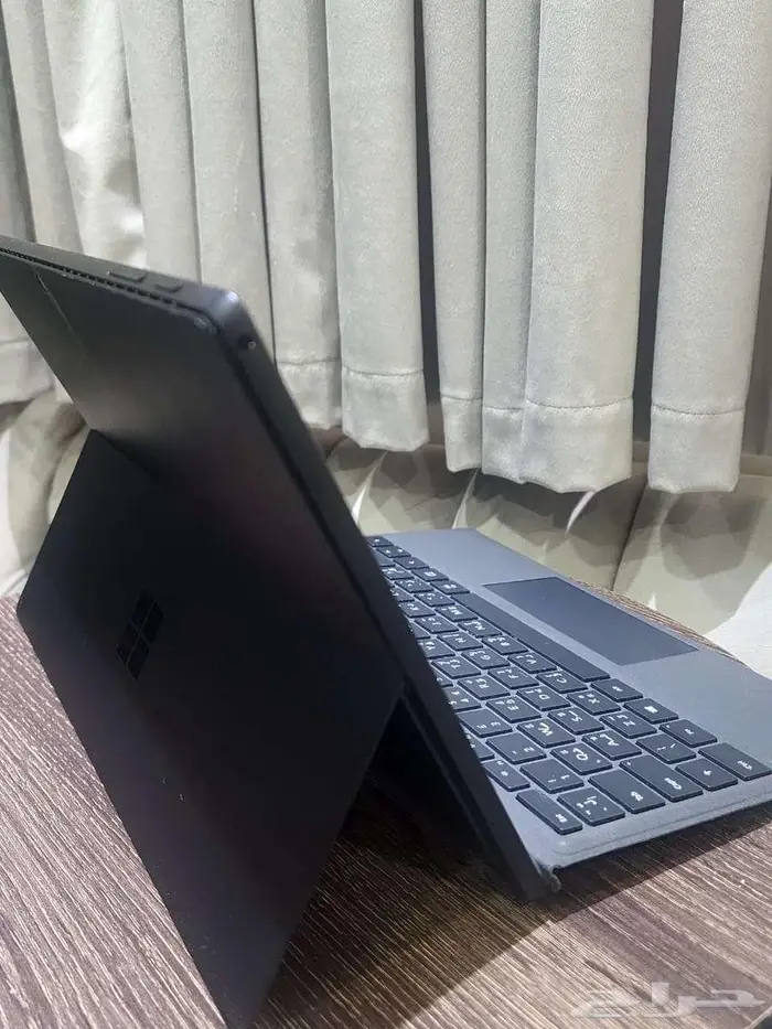 للبيع سيرفس برو 7 مستعمل لون اسودsurface2 2