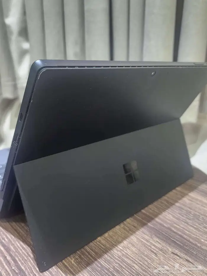 للبيع سيرفس برو 7 مستعمل لون اسودsurface2 1