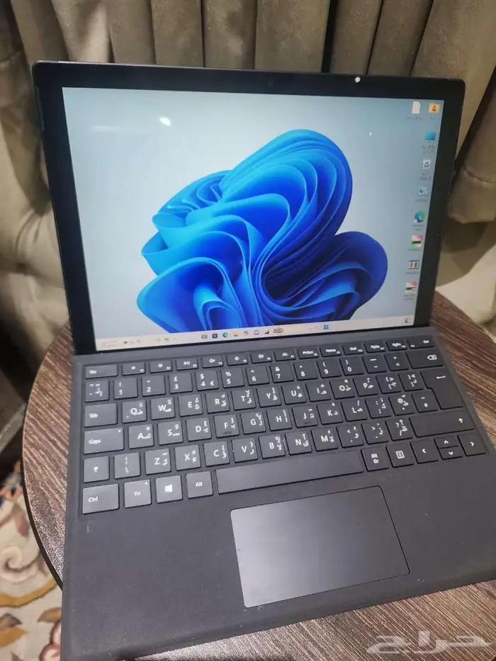للبيع سيرفس برو 7 مستعمل لون اسودsurface2 0