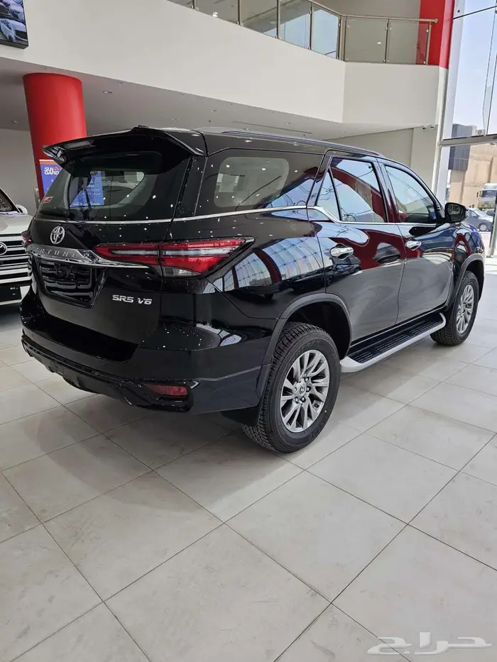 تويوتا فورشنر VX3 بنزين موديل 2025 3