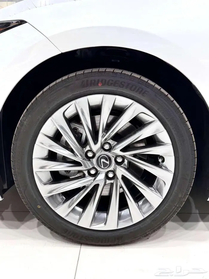 لكزس ES 350 DD فل كامل 2025 سعودي 4