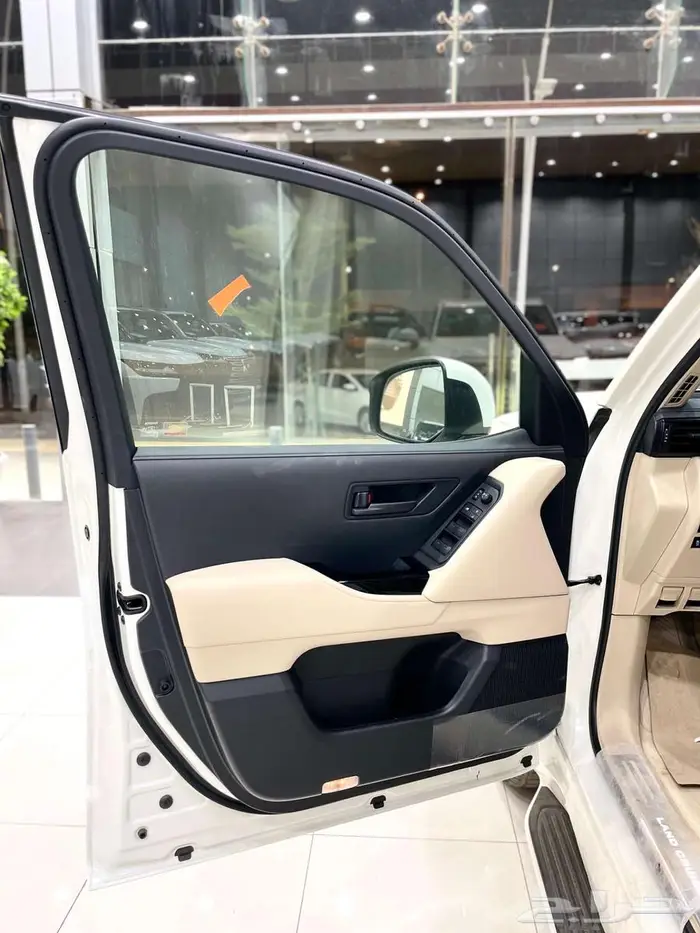 تويوتا لاندكروزر GXR L3 بنزين سعودي 2025 ( ابيض - اسود ) 24