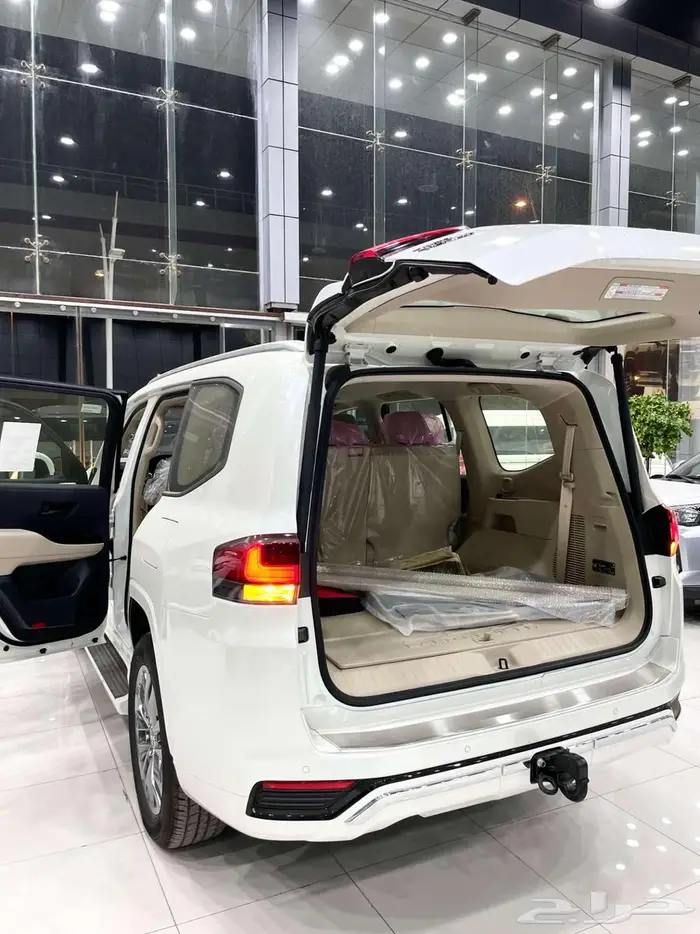 تويوتا لاندكروزر GXR L3 بنزين سعودي 2025 ( ابيض - اسود ) 6