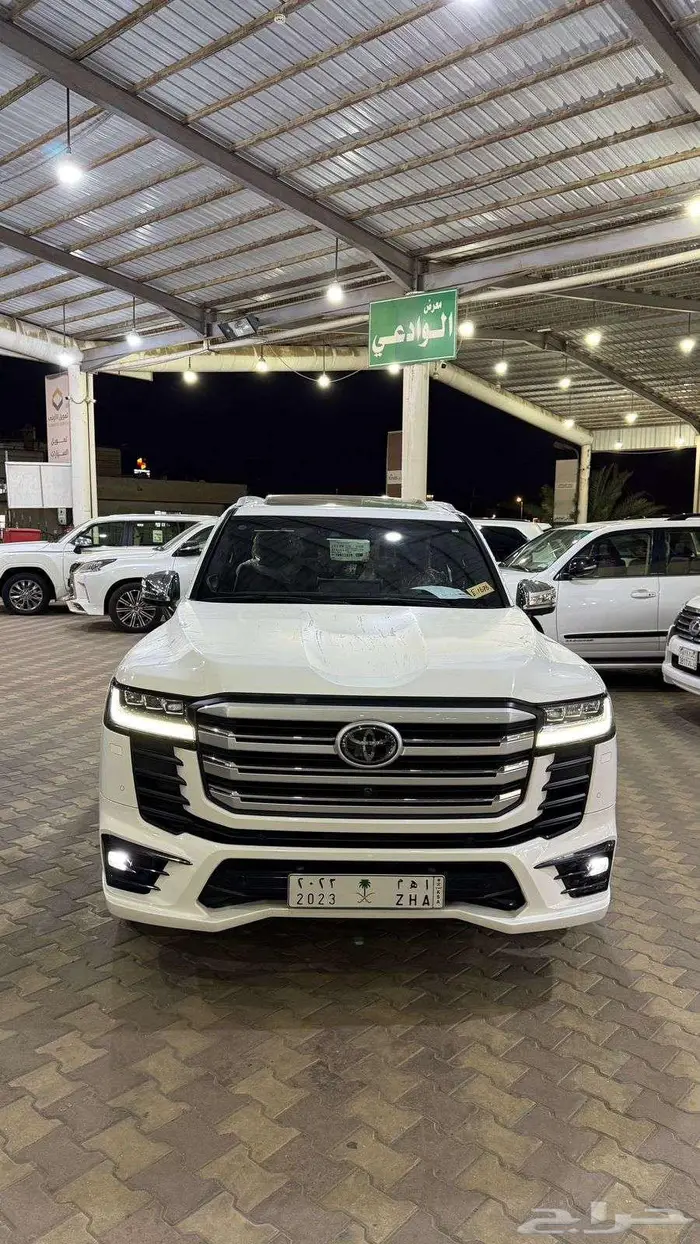 تويوتا لاندكروزر VXR بريمي مستخدم موديل 2023 2