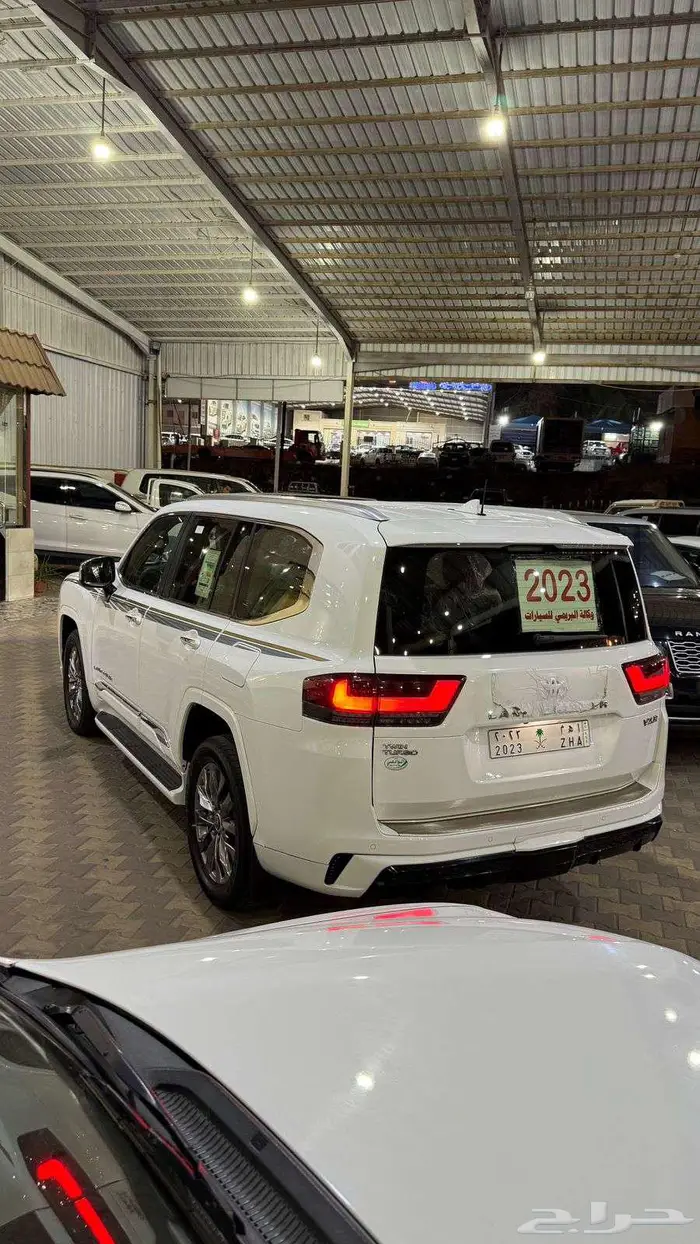 تويوتا لاندكروزر VXR بريمي مستخدم موديل 2023 14