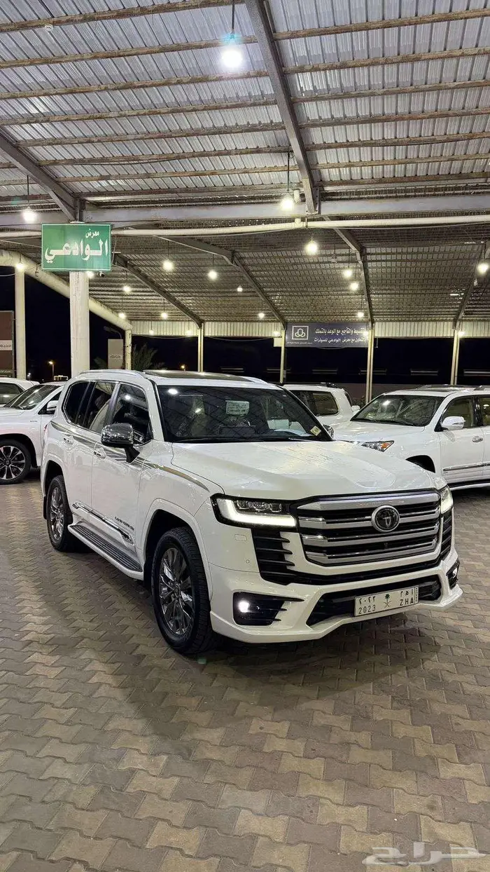 تويوتا لاندكروزر VXR بريمي مستخدم موديل 2023 1