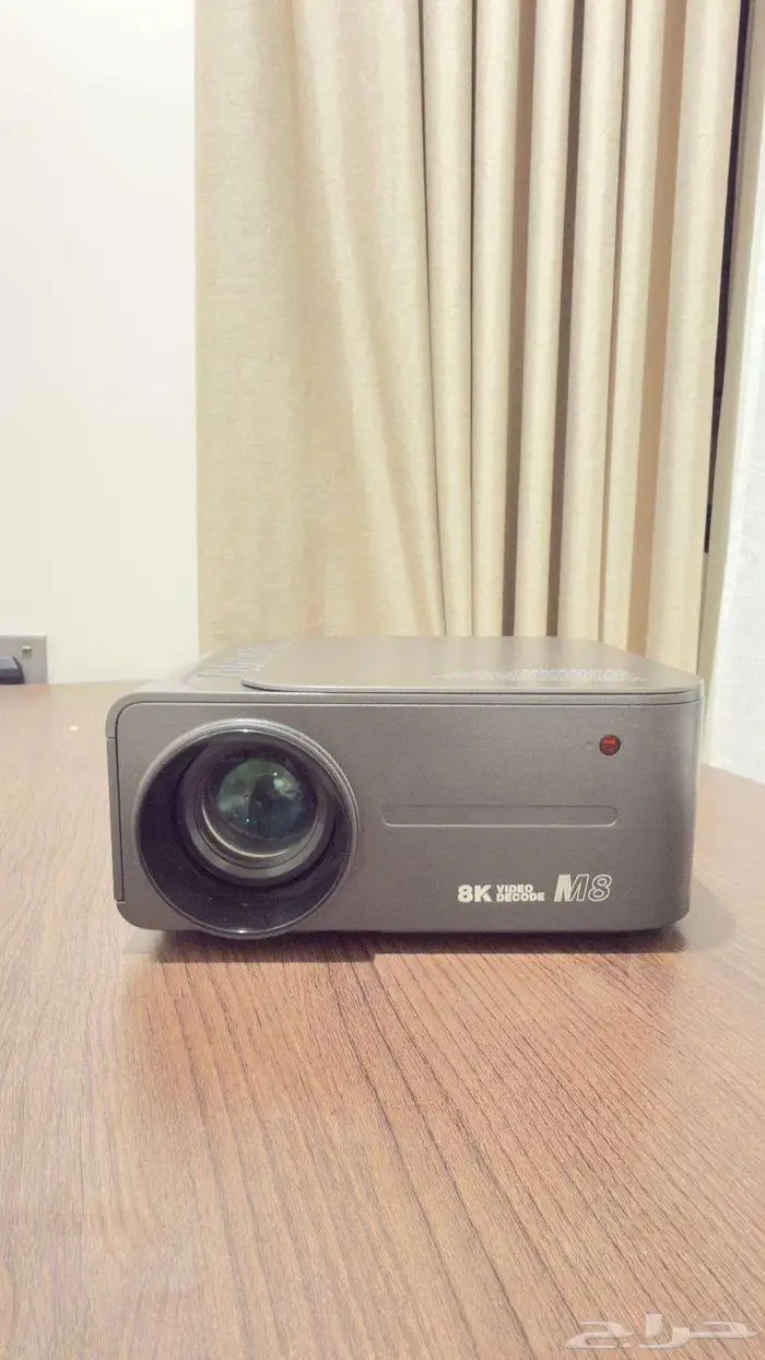 بروجكتر m8 8k 0