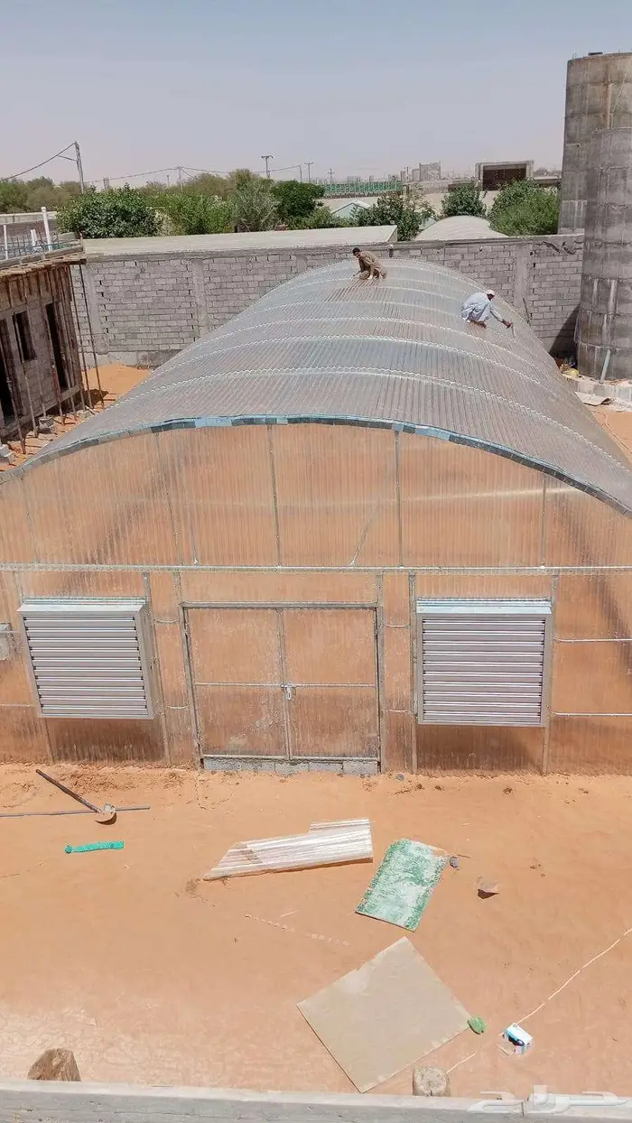 بيوت محميه مستخدم والجديد مكيف كذلك قواعد وبلاستيك للبيع 10