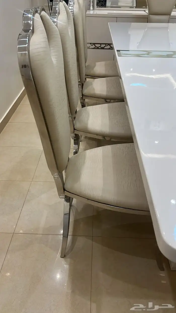 طاولة طعام 3