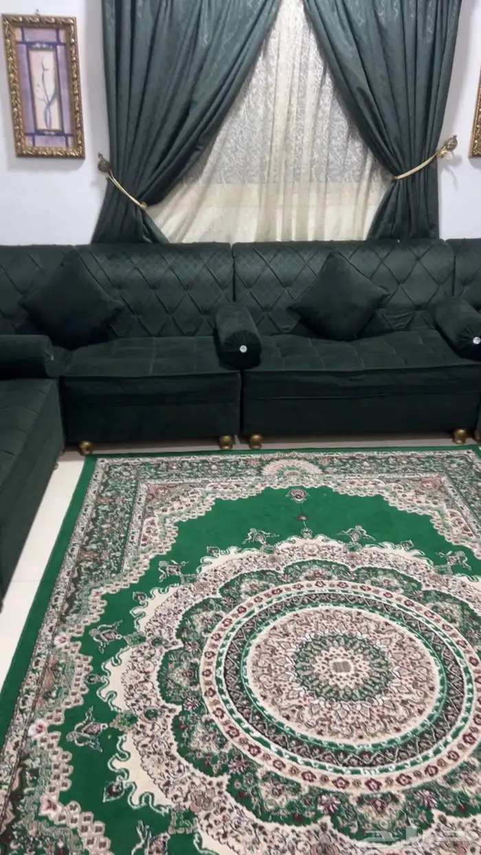 مجلس كنب نظيف جدا  شامل السجاده والستاير 0