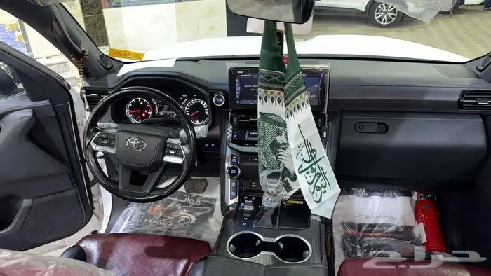 تويوتا لاندكروزر VXR بريمي مستخدم موديل 2023 12