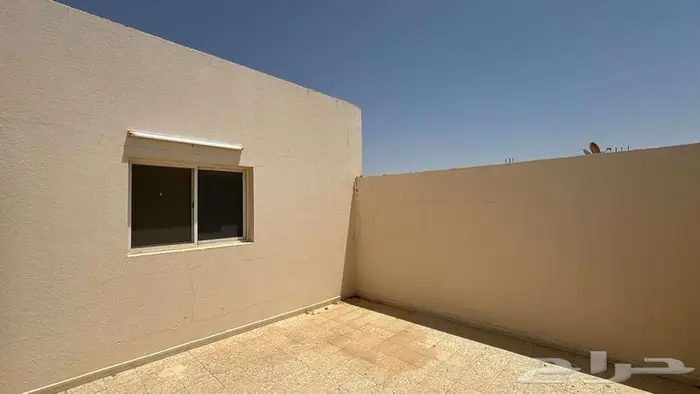 ملحق للبيع بحي العليا2 شقتين بسطح كل شقة 4 غرف 4